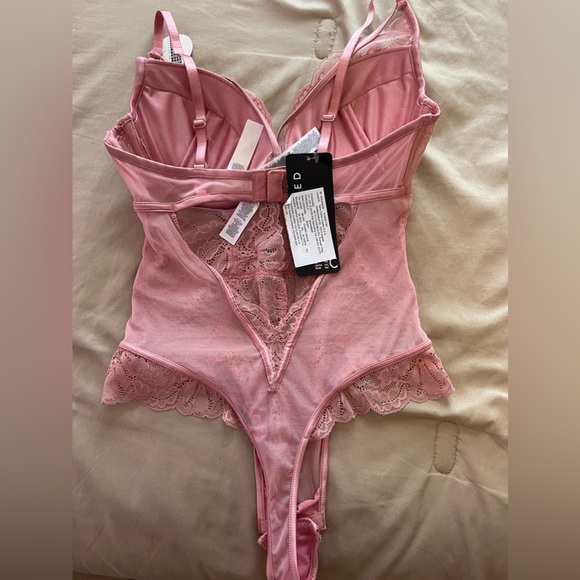 Lingerie - Picture 3 of 3